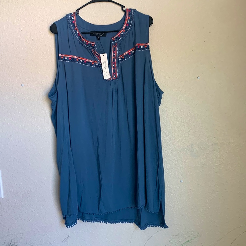 Size 2X women top material 60% cotton and 40% Rayon